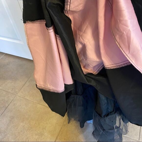 Dave & Johnny black and pink satiny gown - Picture 5 of 7